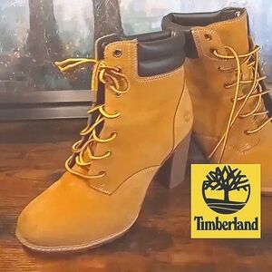 Like New!! Timberland Heeled Lace Up Boots Womens Size 7